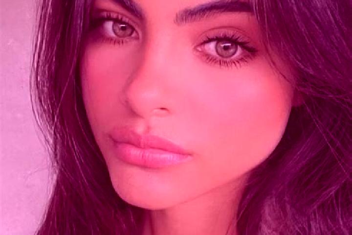 Luna, 39, a brunette grey-eyed indian companion based in Risaralda. Offering Striptease, Massage, CIM. Available for incall and outcall, day and evening dates.