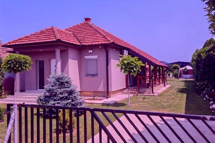 Luna, 39 — Escort in Klenak, Serbia