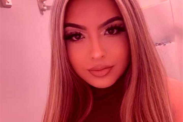 Madison, 20, a blonde amber-eyed latina companion based in El Bolson. Offering Duos, GFE, Erotic Massage, Fetish. Available for incall and outcall, overnight...