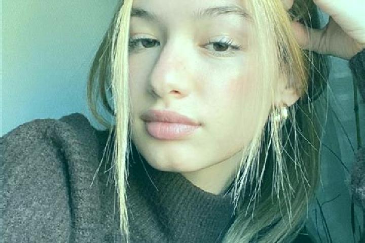 Madison, 20, a blonde brown-eyed asian companion based in Skepplanda. Offering Erotic Massage, CIM, Fetish. Available for incall and outcall, day and evening...