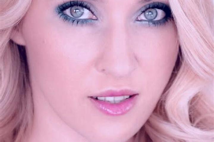 Madison, 20, a blonde green-eyed mixed companion based in Aka-Ahoussikro. Offering Striptease, Deep French Kissing, Travel Companion, Erotic Massage. Availab...