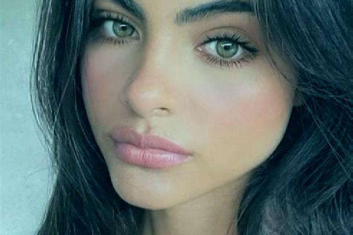 Madison, 20, a brunette green-eyed caucasian companion based in Al Hamriyah. Offering BDSM, GFE, Party Girl. Available for incall and outcall, overnight book...