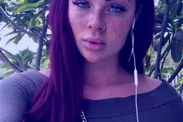 Madison, 20, a red green-eyed latina companion based in Talavera La Real. Offering Striptease, BDSM. Available for incall and outcall, day and evening dates.