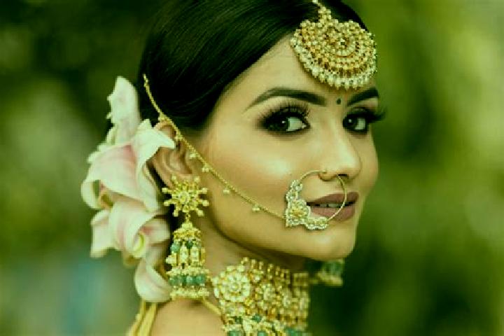 Madison, 20 — Escort in Saraiya, India