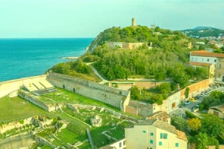 Madison, 21 — Escort in Porto Sant Elpidio, Italy