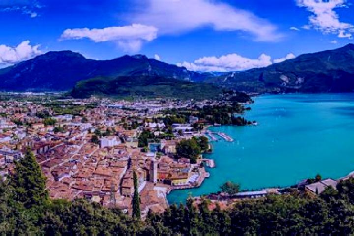 Madison, 21 — Escort in San Martino del Lago, Italy