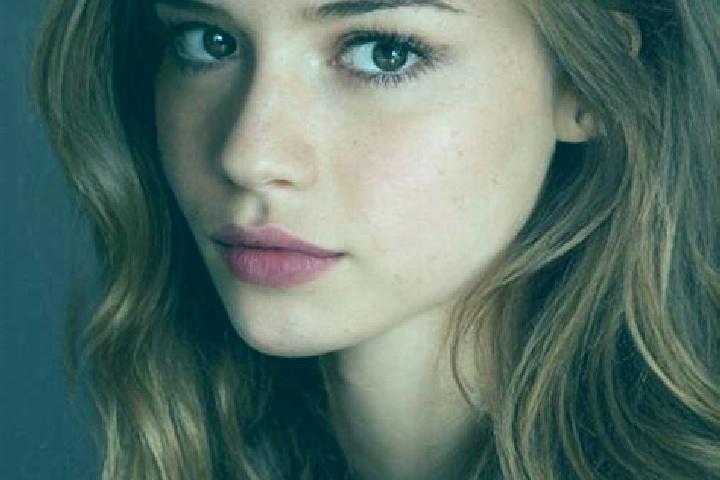 Madison, 22, a auburn hazel-eyed slavic companion based in Loruens. Offering Roleplay, Prostate Massage, A-Level, Tantra. Available for incall and outcall, d...