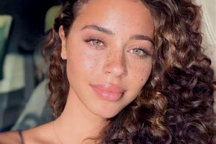 Madison, 22, a black hazel-eyed latina companion based in Priboieni. Offering Prostate Massage, Dinner Date, Overnight, Couples. Available for incall and out...