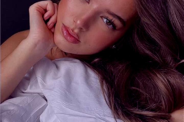 Madison, 22, a brunette hazel-eyed mediterranean companion based in Pesotum. Offering 69, Striptease, Deep French Kissing, Massage. Available for incall and ...