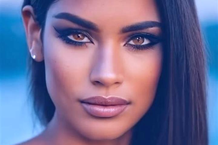 Madison, 23, a red grey-eyed latina companion based in Bni Hadifa. Offering Couples, BDSM, Dinner Date, OWO, Prostate Massage. Available for incall and outca...