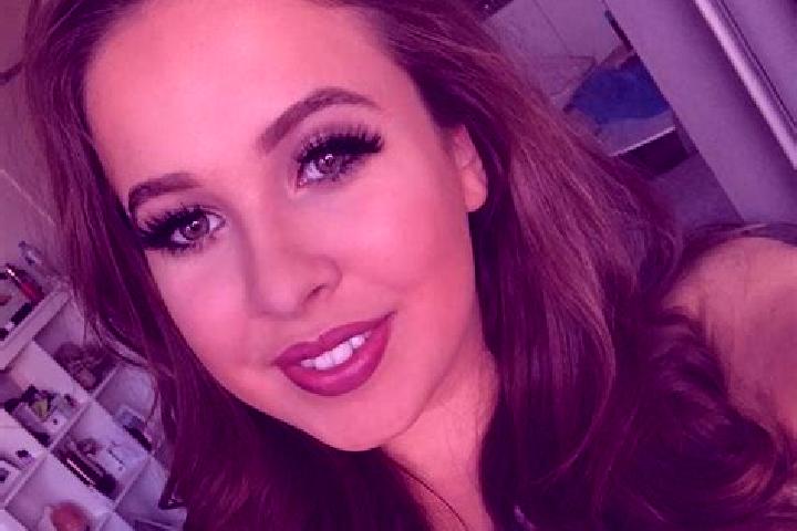 Madison, 24, a auburn brown-eyed european companion based in Reisenberg. Offering Couples, Travel Companion, Erotic Massage, Dinner Date. Available for incal...