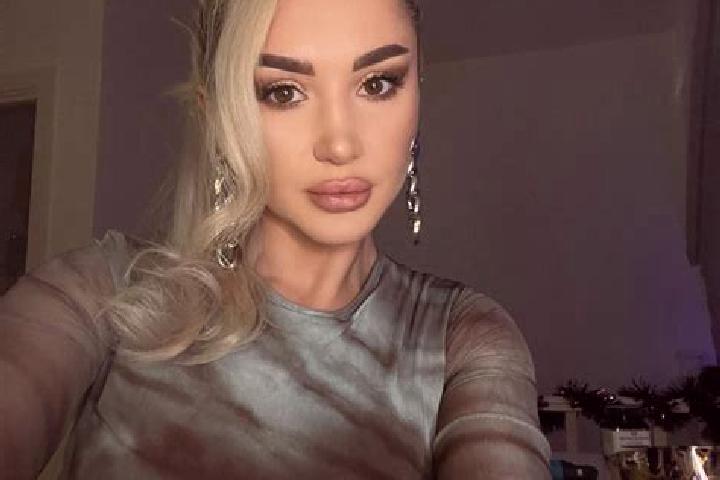 Madison, 24, a blonde amber-eyed slavic companion based in Krzyzanow. Offering Dinner Date, GFE, Fetish. Available for incall and outcall, day and evening da...