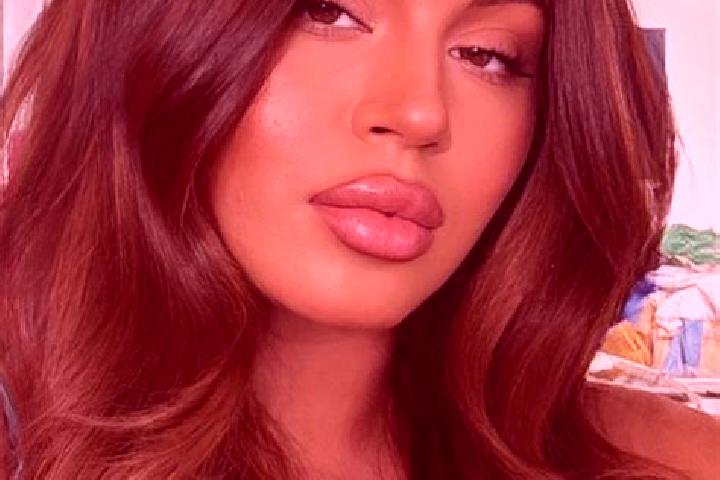 Madison, 25, a auburn brown-eyed latina companion based in Grindavik. Offering Striptease, Massage, A-Level, 69, Duos. Available for incall and outcall, over...