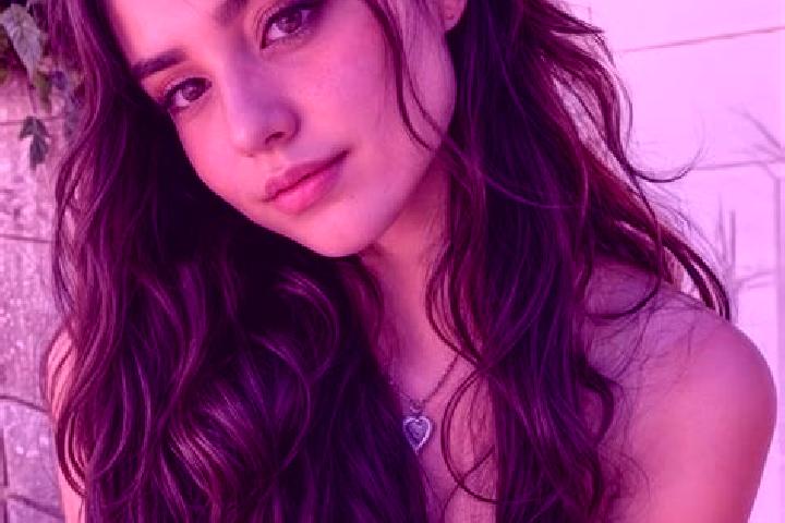 Madison, 25, a auburn brown-eyed middle eastern companion based in Kin. Offering Erotic Massage, Duos. Available for incall and outcall, day and evening dates.