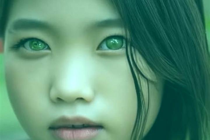 Madison, 25, a brunette green-eyed asian companion based in Tarbert. Offering Striptease, Party Girl, Girlfriend Experience. Available for incall and outcall...