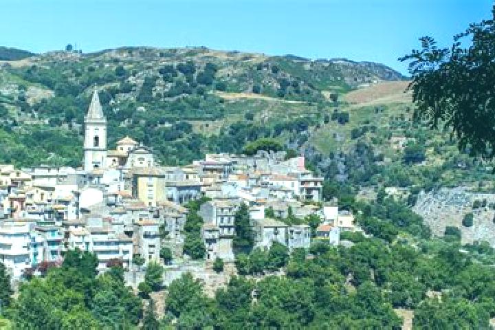Madison, 25 — Escort in Novara di Sicilia, Italy