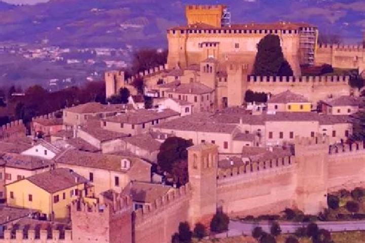 Madison, 25 — Escort in Piandimeleto, Italy