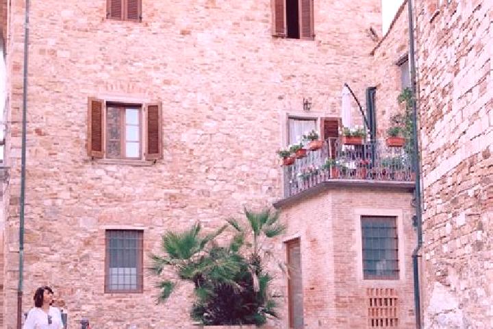 Madison, 27 — Escort in Monteverdi Marittimo, Italy