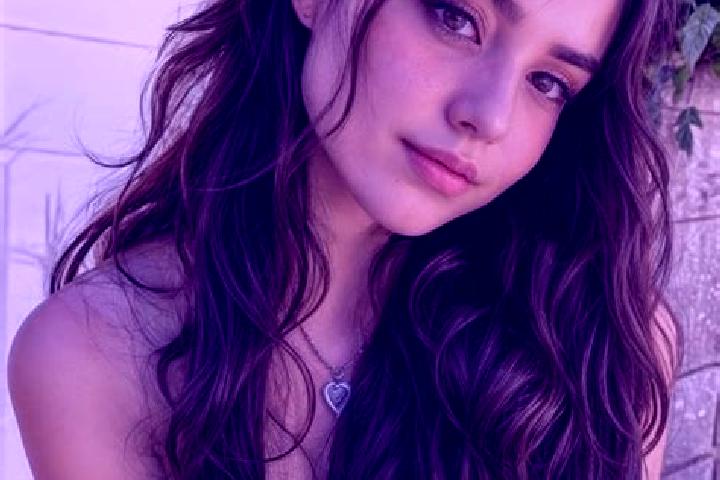 Madison, 28, a auburn hazel-eyed middle eastern companion based in A Pobra do Caraminal. Offering Erotic Massage, 69, Tantra, Domination. Available for incal...