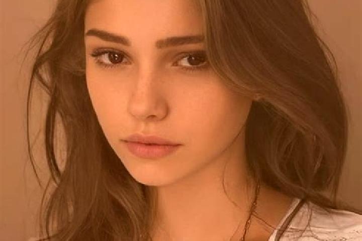 Madison, 28, a chestnut grey-eyed slavic companion based in Kampong Potong Pasir. Offering Couples, Roleplay, Fetish, Massage. Available for incall and outca...