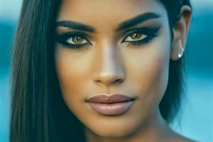 Madison, 28, a red dark-eyed latina companion based in Putukrejo. Offering Duos, GFE, Striptease. Available for incall and outcall, day and evening dates.