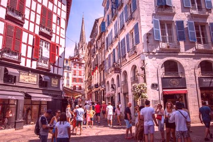 Madison, 28 — Escort in Bayonne, France