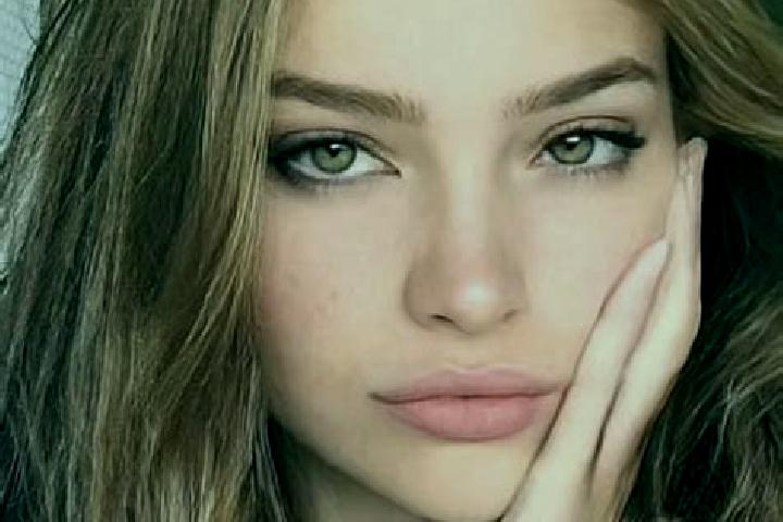 Madison, 30, a dark blonde hazel-eyed mediterranean companion based in Mohrendorf. Offering Tantra, Deep French Kissing, Prostate Massage, A-Level, Fetish. A...