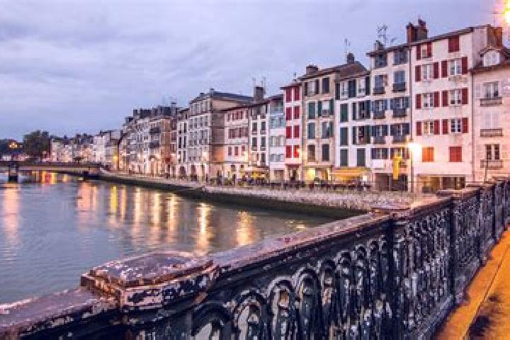 Madison, 30 — Escort in Sauveterre-la-Lemance, France