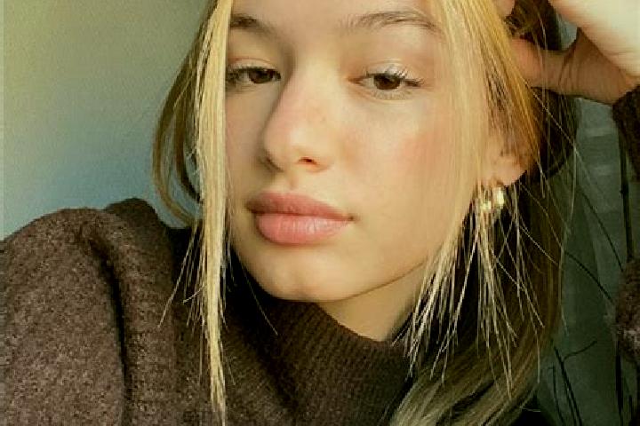 Madison, 31, a blonde brown-eyed asian companion based in Buzy. Offering Overnight, Duos, Massage, Striptease. Available for incall and outcall, overnight bo...