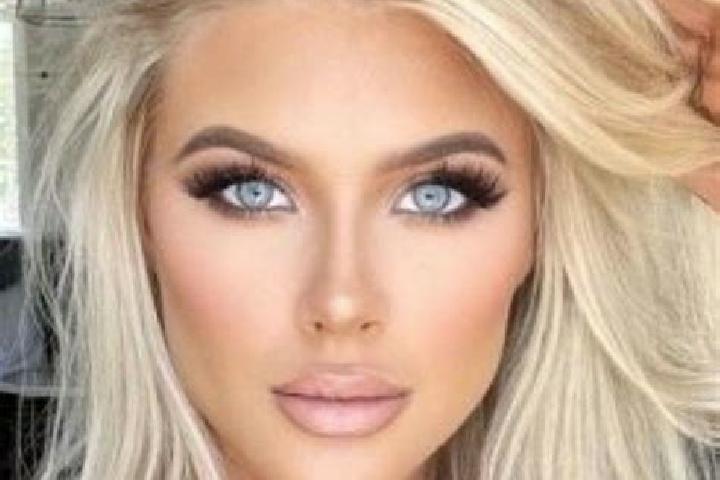 Madison, 31, a platinum blonde dark-eyed ebony companion based in Wels. Offering Couples, Massage, CIM. Available for incall and outcall, day and evening dates.