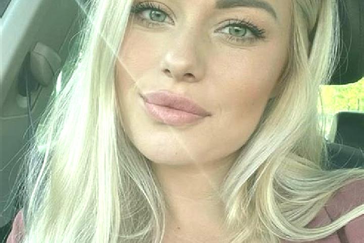 Madison, 33, a blonde hazel-eyed latina companion based in Woolston. Offering Couples, Prostate Massage, Overnight, Travel Companion, GFE. Available for inca...