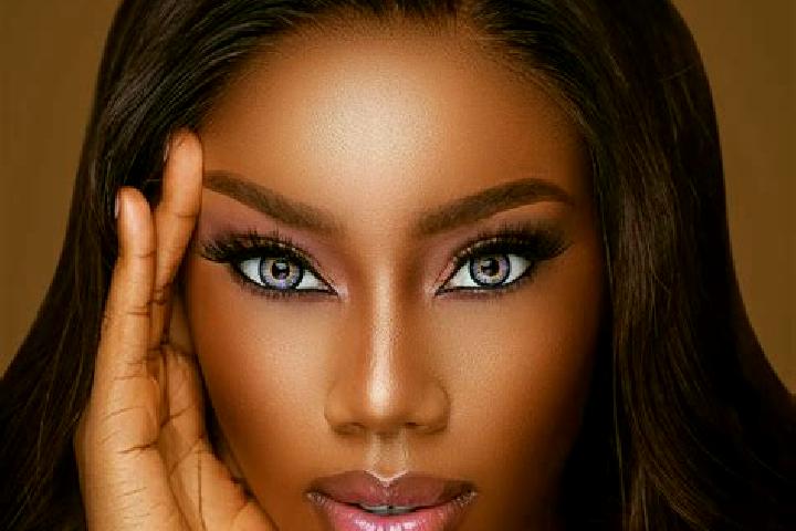 Madison, 34, a red blue-eyed ebony companion based in Gevingey. Offering Deep French Kissing, CIM, Overnight. Available for incall and outcall, overnight boo...