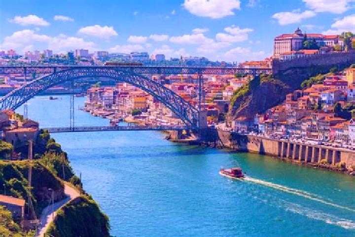 Madison, 34 — Escort in Senhora do Porto, Portugal