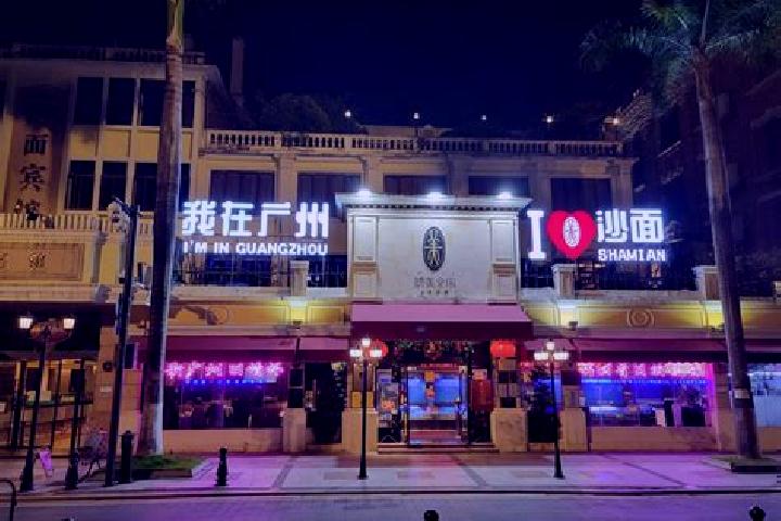 Madison, 37 — Escort in Hualinsi, China