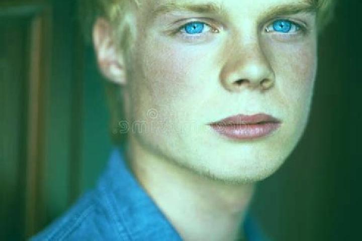Madison, 38, a blonde blue-eyed middle eastern companion based in Flexanville. Offering Erotic Massage, BDSM, Couples, OWO. Available for incall and outcall,...