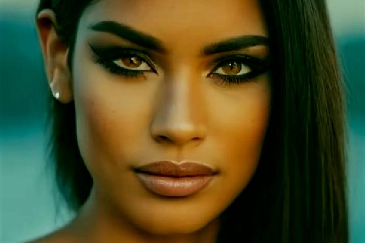 Madison, 39, a black dark-eyed latina companion based in Yushkozero. Offering GFE, Roleplay, A-Level. Available for incall and outcall, day and evening dates.