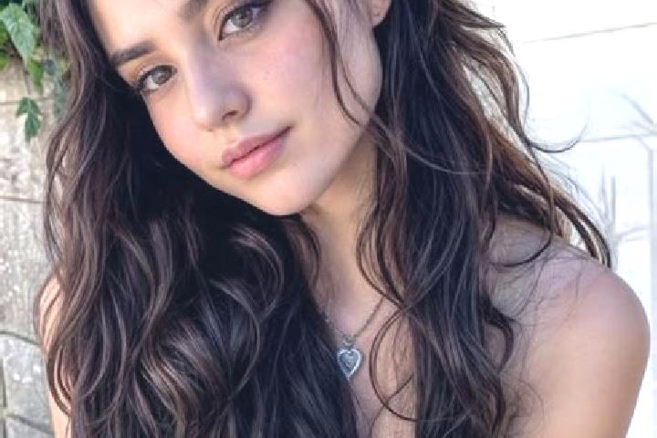 Maya, 20, a auburn hazel-eyed mixed companion based in Farm Cove. Offering Erotic Massage, OWO, 69. Available for incall and outcall, day and evening dates.