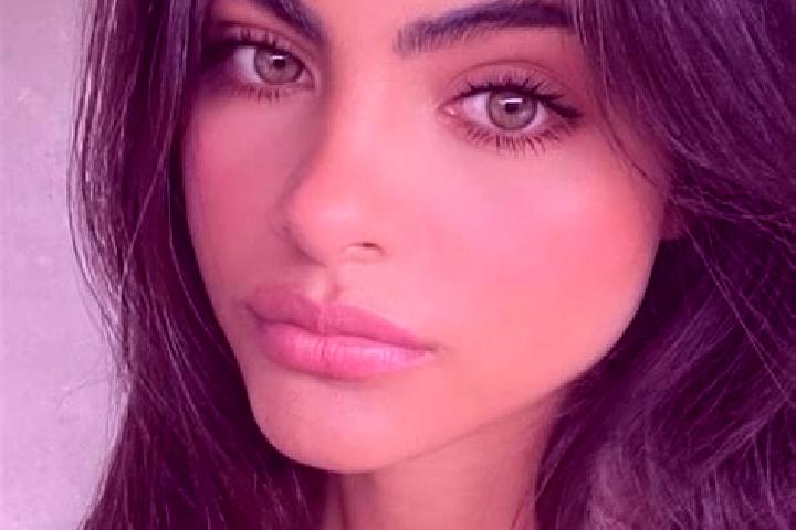 Maya, 20, a brunette amber-eyed indian companion based in Faycelles. Offering 69, BDSM. Available for incall and outcall, overnight bookings available.