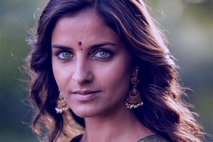 Maya, 20, a chestnut green-eyed indian companion based in Khapar. Offering Massage, Domination, Prostate Massage, Duos, Couples. Available for incall and out...