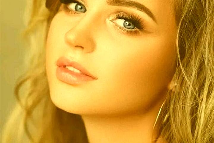 Maya, 20, a dark blonde blue-eyed european companion based in Samarina. Offering Domination, Erotic Massage, Girlfriend Experience. Available for incall and ...