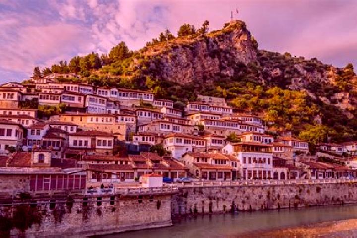 Maya, 20 — Escort in Carshove, Albania