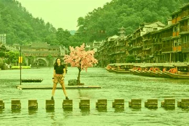 Maya, 20 — Escort in Fengchuan, China