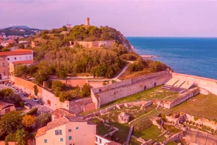 Maya, 20 — Escort in Palaia, Italy