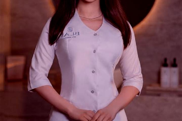Maya, 21, a auburn dark-eyed caribbean companion based in Al Qaflah. Offering Tantra, Erotic Massage, Roleplay. Available for incall and outcall, overnight b...