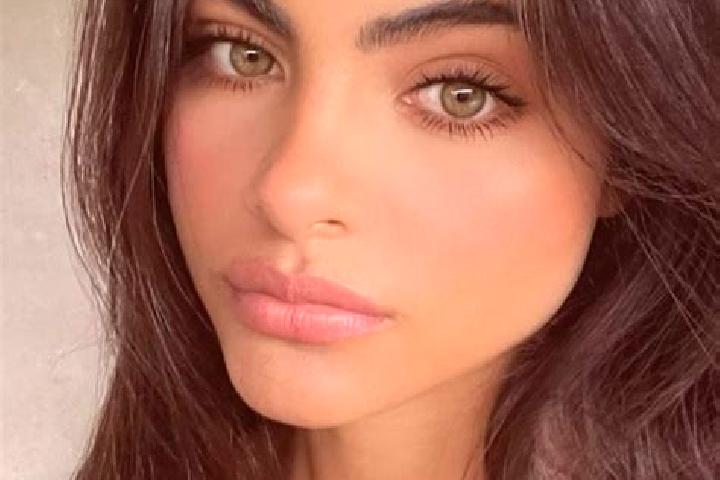 Maya, 21, a brunette dark-eyed middle eastern companion based in Maywood. Offering Couples, Overnight, 69, OWO. Available for incall and outcall, day and eve...