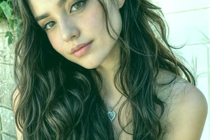 Maya, 21, a brunette hazel-eyed middle eastern companion based in Cucciago. Offering Party Girl, Fetish, OWO, Duos, A-Level. Available for incall and outcall...