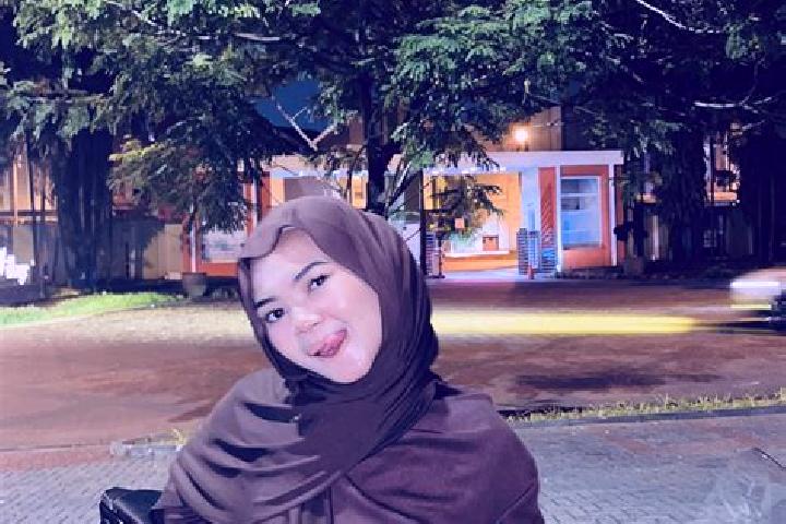 Maya, 21 — Escort in Cikijing, Indonesia