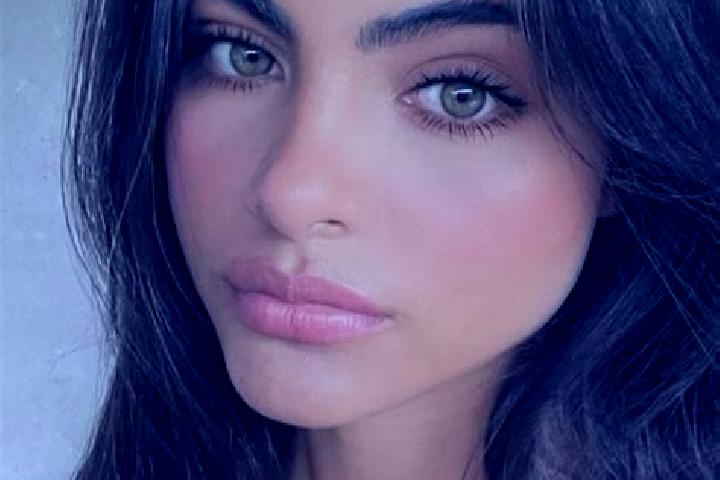 Maya, 22, a chestnut green-eyed indian companion based in Holzbach. Offering BDSM, OWO, Couples. Available for incall and outcall, day and evening dates.