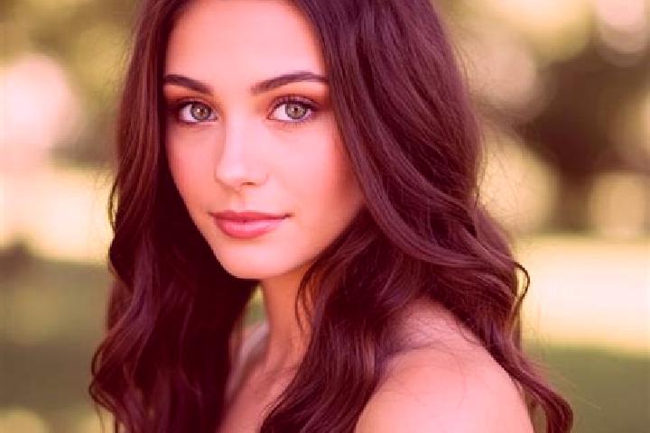 Maya, 22, a dark blonde hazel-eyed mixed companion based in Echarcon. Offering OWO, Dinner Date, Couples. Available for incall and outcall, day and evening d...