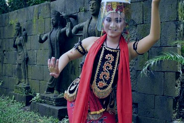 Maya, 22 — Escort in Banjar Tamansari, Indonesia